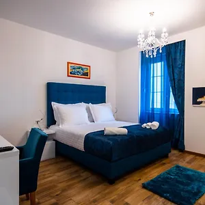 https://center-luxury-rooms-2.splithotels.org